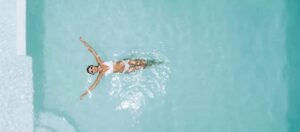 Swimming pool salt as an alternative to chlorine