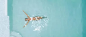 Swimming pool salt as an alternative to chlorine