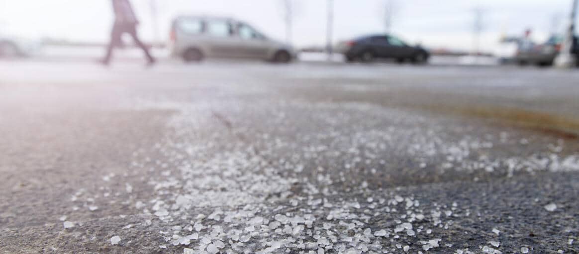 5 gritting tips from the expert. How to efficiently use road salt?